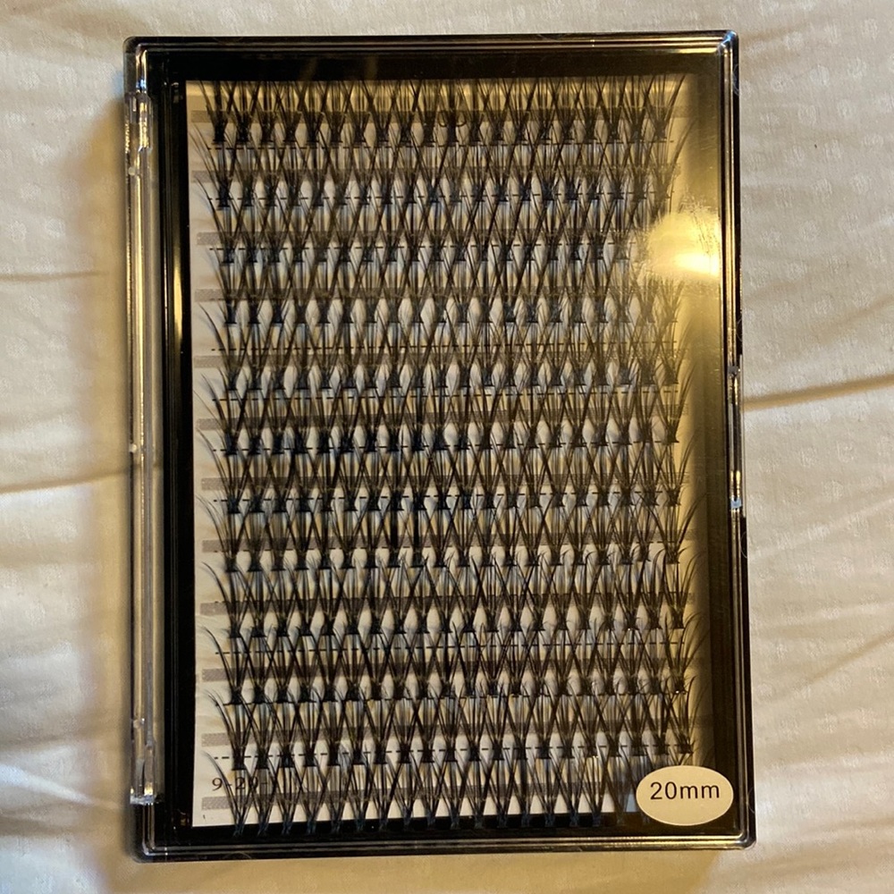 Tray of cluster lashes, never used
